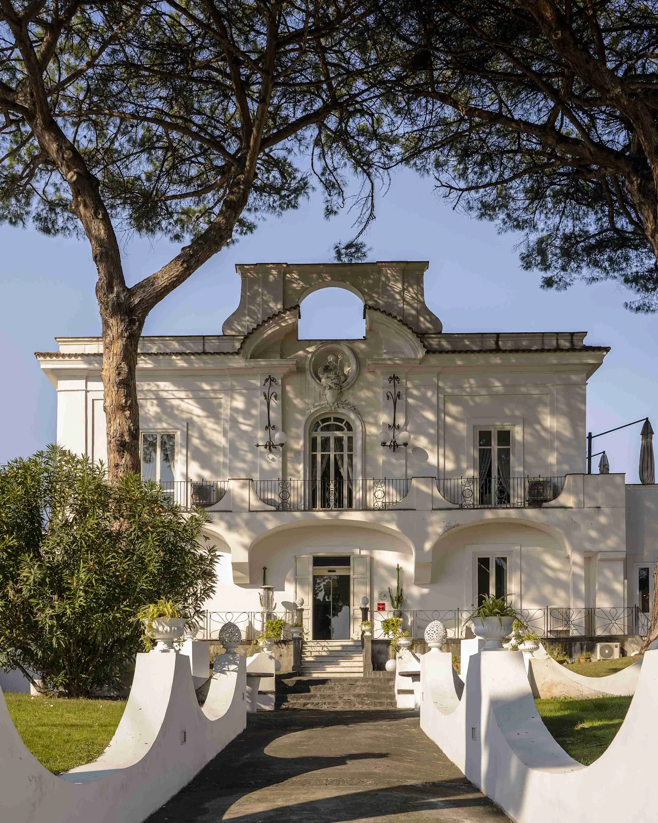 Facciata settecentesca della Tenuta Villa Guerra